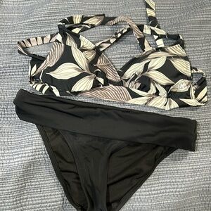 Women’s 2 piece bathing suit. Black and white.